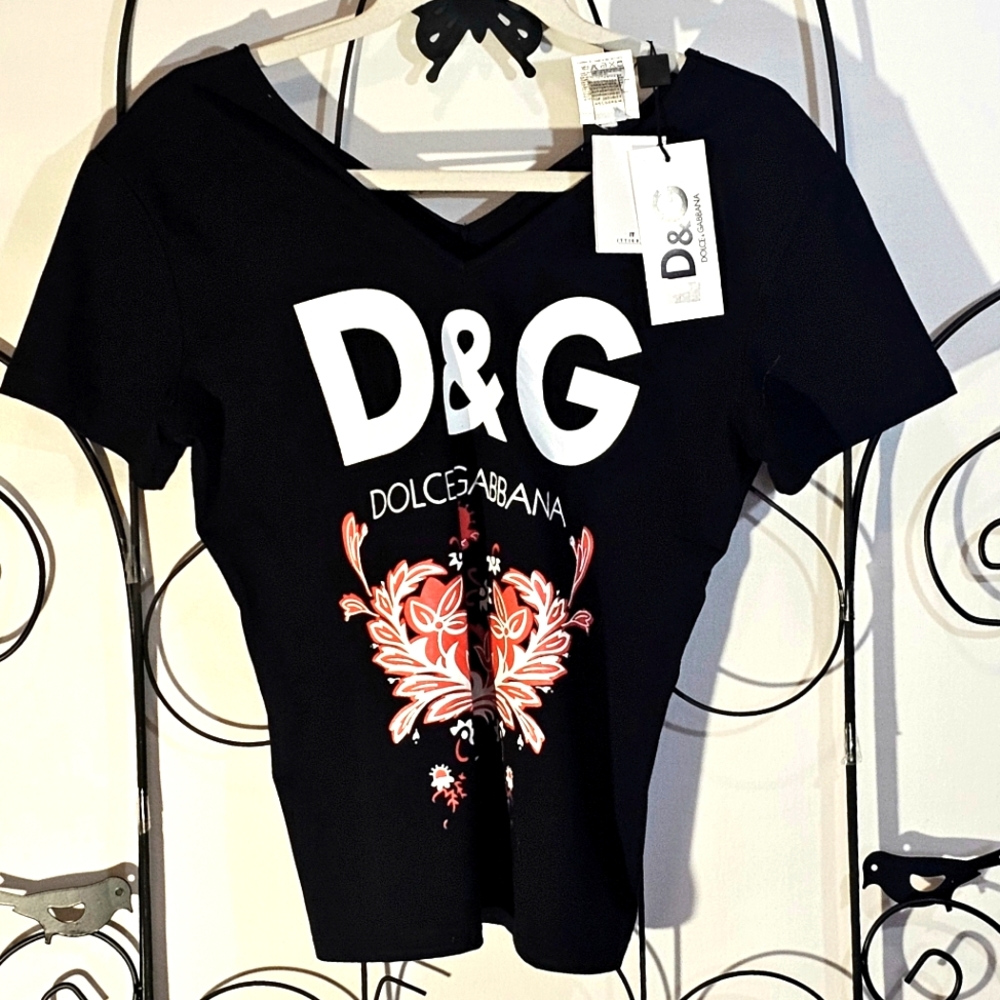 NWT Dolce and Gabbana Vintage V-collar with Large D&G Logo